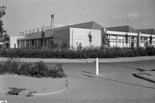 76011 Gezicht op de fabriek van de N.V. Confectie Industrie Rocobé (Overste Den Oudenlaan 30) te Utrecht.